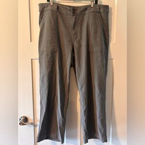 Women’s pants barrel leg